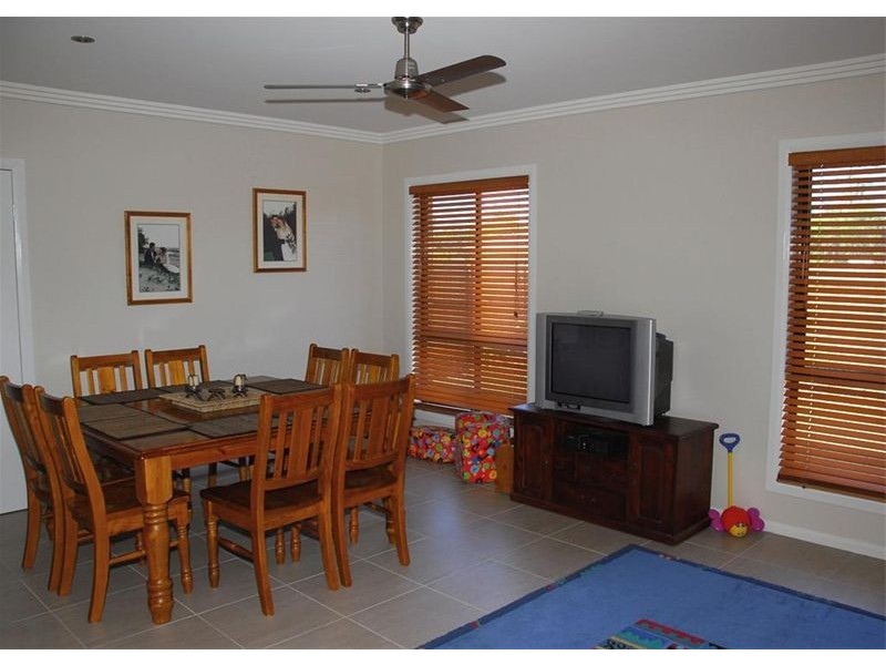 25 Pinehurst Drive, Wondunna QLD 4655