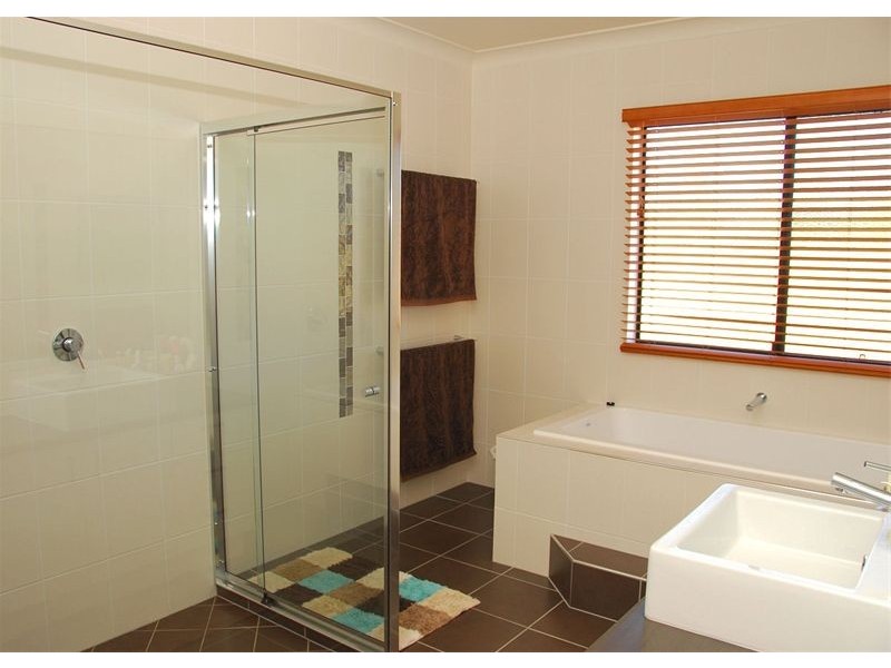 25 Pinehurst Drive, Wondunna QLD 4655