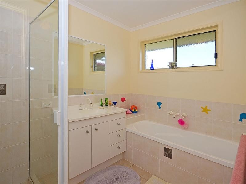 12 Kestrel Court, Eli Waters QLD 4655