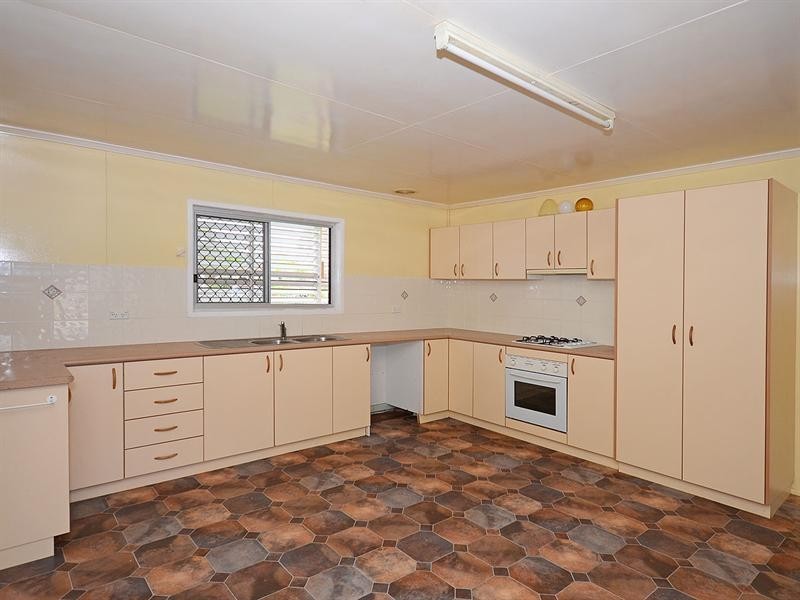 77 Spence Street, Point Vernon QLD 4655