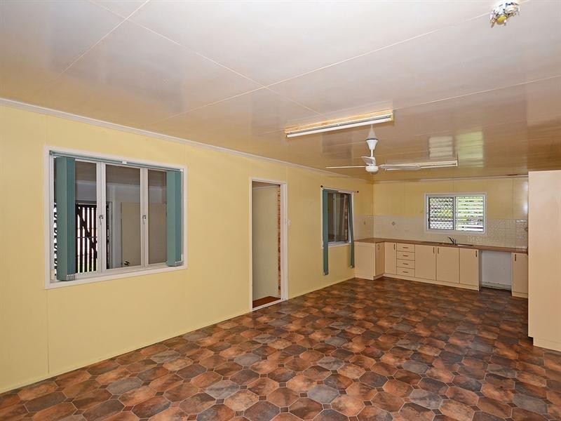77 Spence Street, Point Vernon QLD 4655