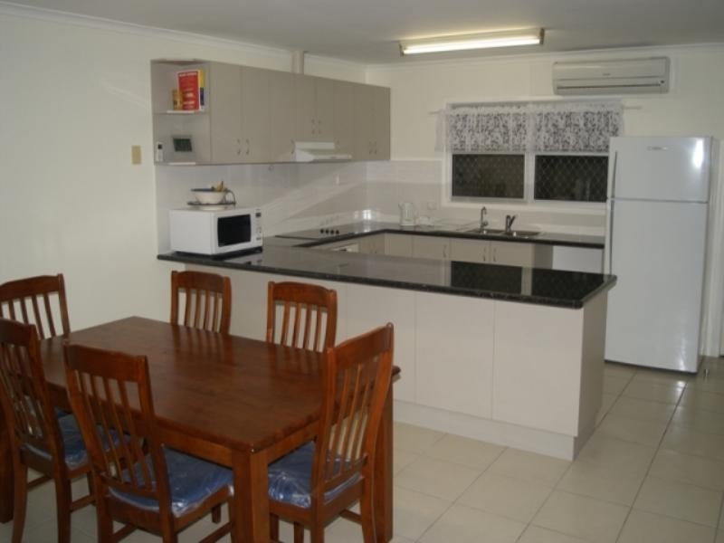 75 CUNNINGHAM Street, Urangan QLD 4655