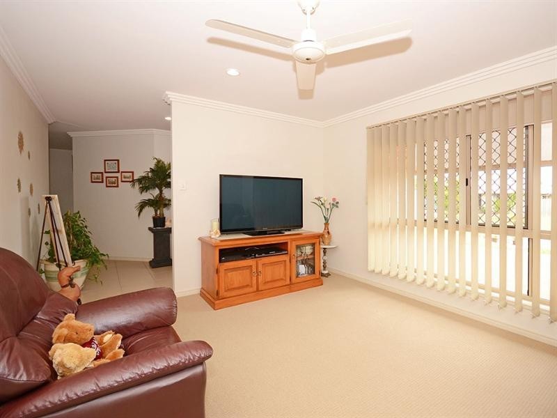 10 Picadilly Circuit, Urraween QLD 4655