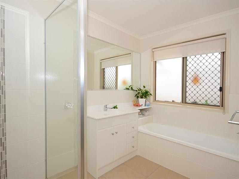 10 Picadilly Circuit, Urraween QLD 4655