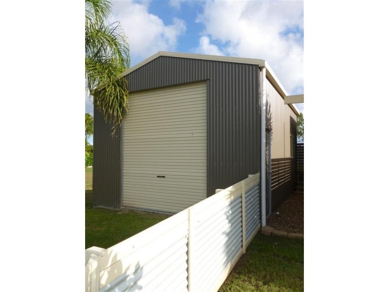 2 WATTLEBIRD Lane, Eli Waters QLD 4655