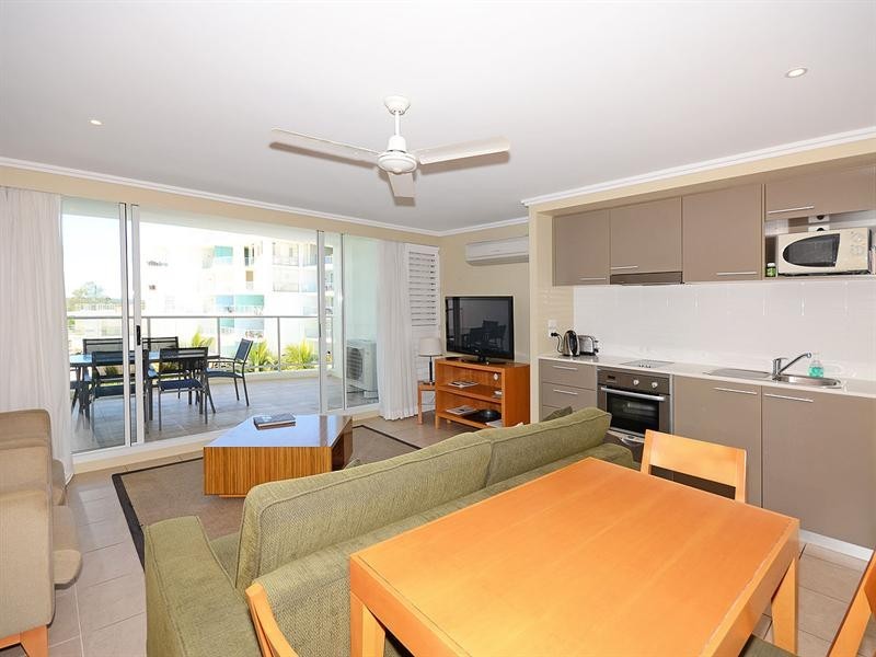 318/569 Charlton Esplanade, Urangan QLD 4655