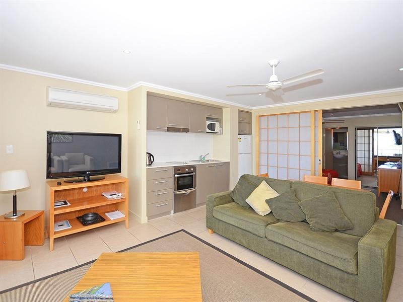 318/569 Charlton Esplanade, Urangan QLD 4655