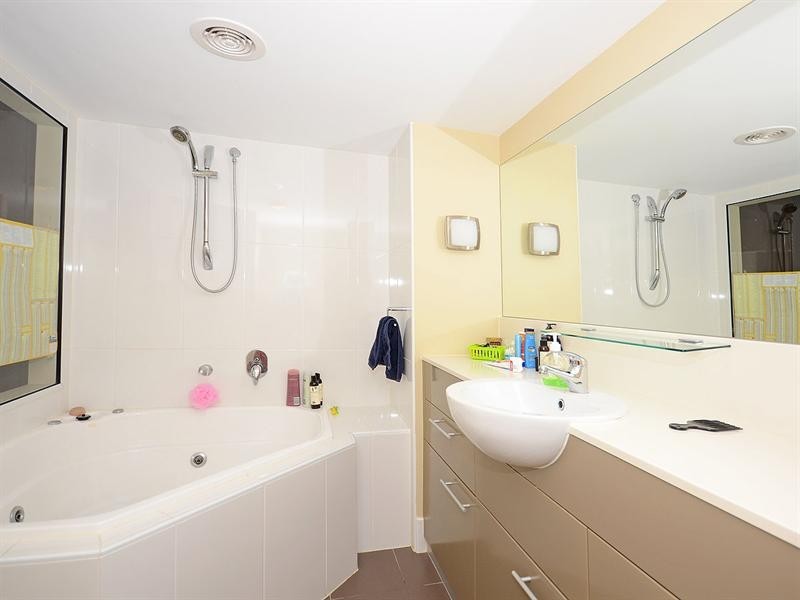 318/569 Charlton Esplanade, Urangan QLD 4655