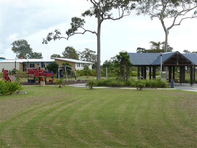 8 Fulmar Court, Burrum Heads QLD 4659