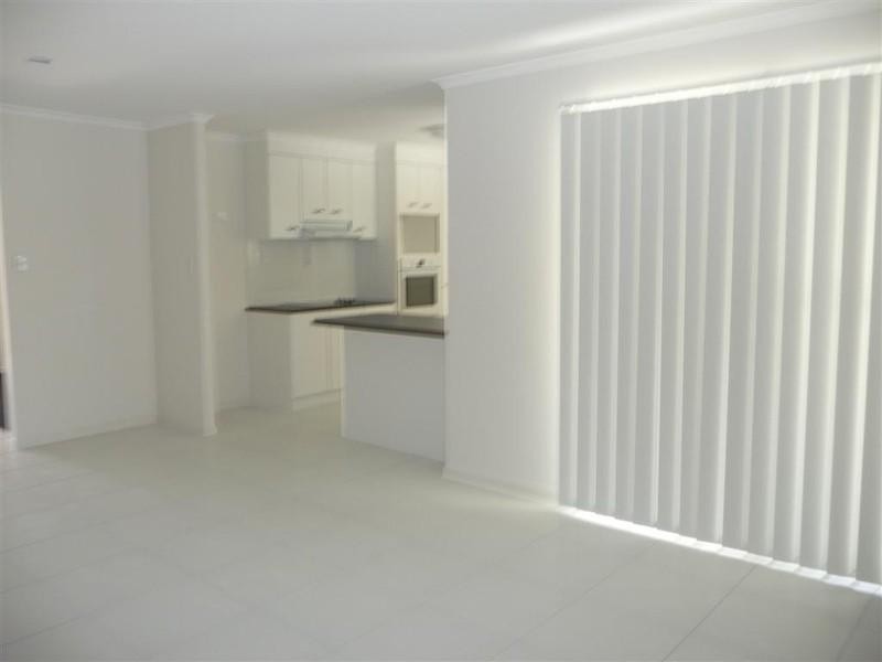 80C CORFIELD, Point Vernon QLD 4655