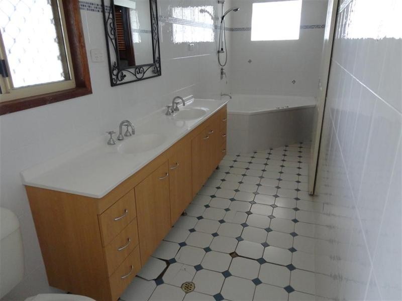 171 Kingfisher Parade, Toogoom QLD 4655