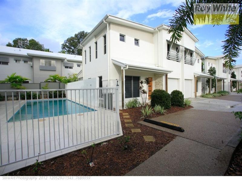 9/541 Charlton Esplanade, Urangan QLD 4655