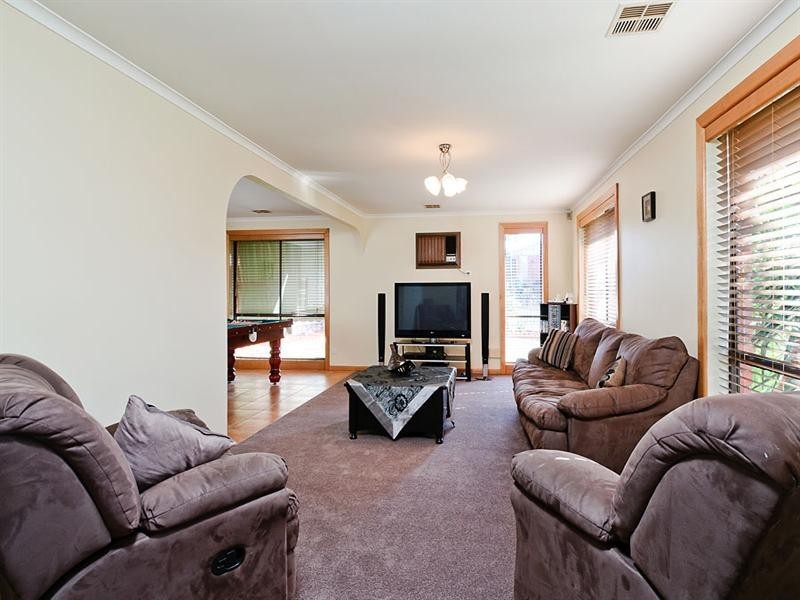 25 Hothlyn Drive, Craigieburn VIC 3064