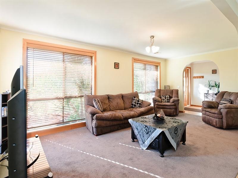 25 Hothlyn Drive, Craigieburn VIC 3064