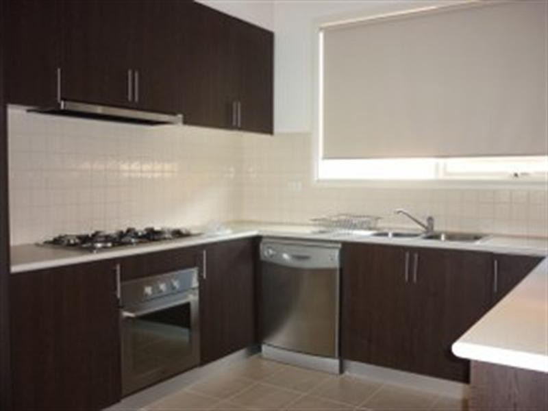 11 Lauderdale Drive, Craigieburn VIC 3064