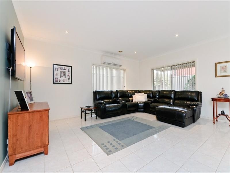 7 Bowman Glen, Craigieburn VIC 3064