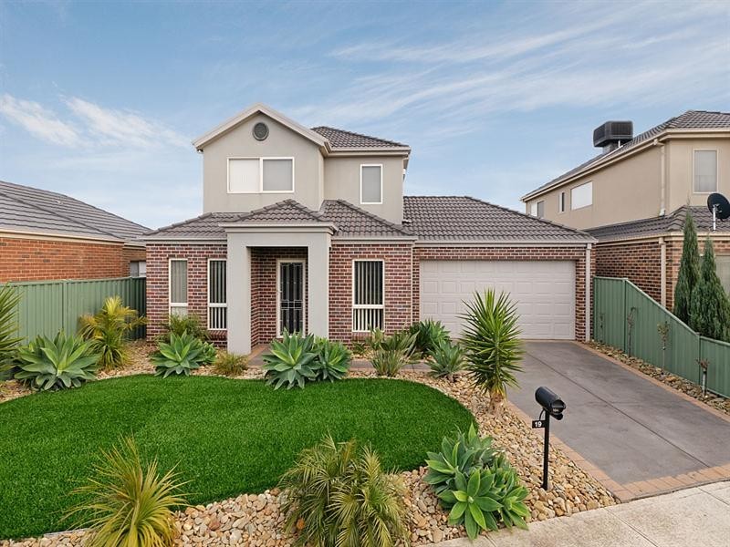 19 Swinburne Close, Craigieburn VIC 3064