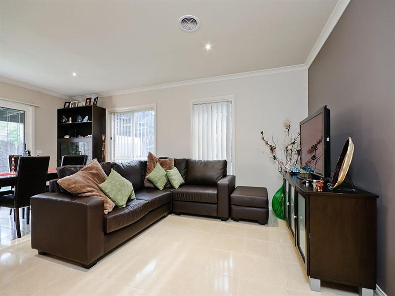 19 Swinburne Close, Craigieburn VIC 3064