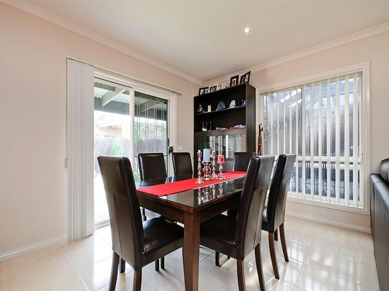 19 Swinburne Close, Craigieburn VIC 3064