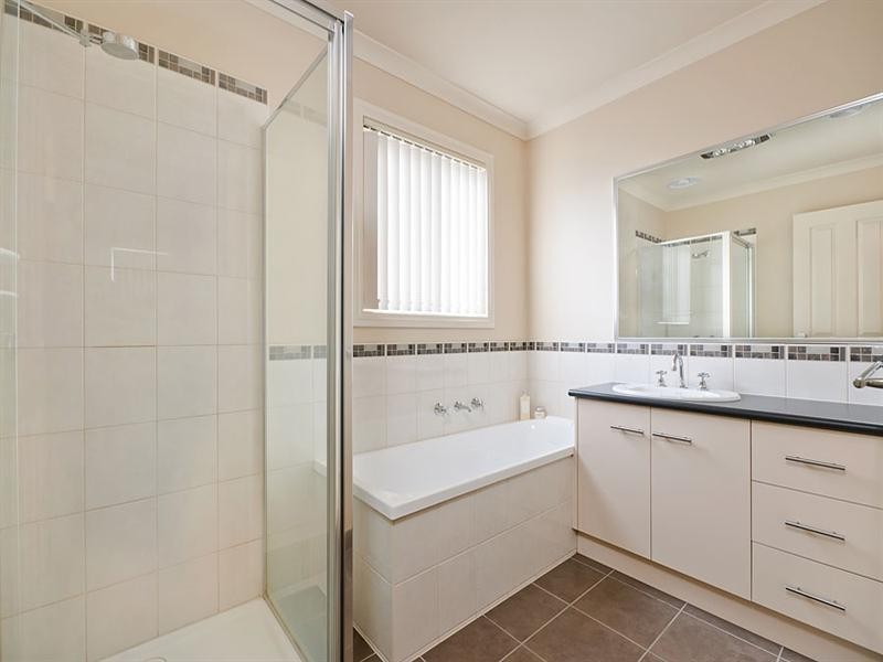 19 Swinburne Close, Craigieburn VIC 3064