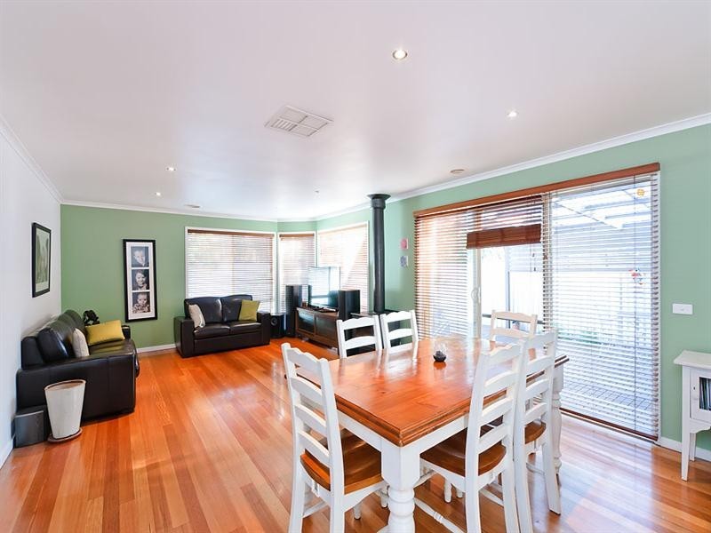 16 Botanic Rise, Craigieburn VIC 3064