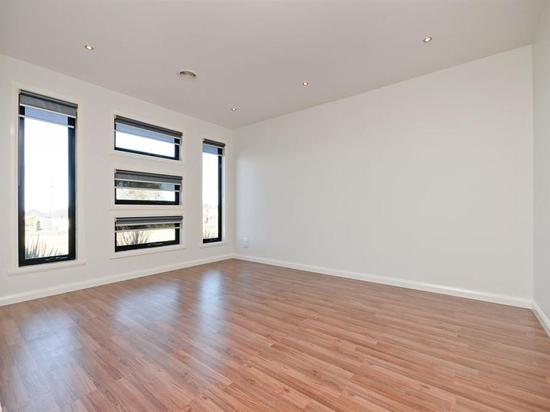 6 Ben Loman Circuit, Craigieburn VIC 3064