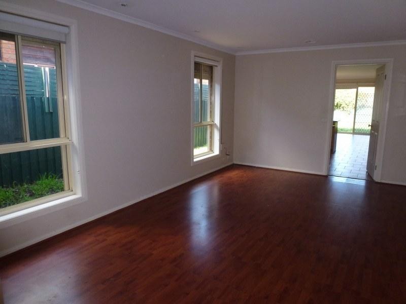 8 Connell Walk, Roxburgh Park VIC 3064