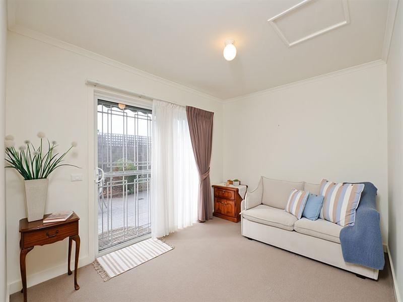 6 Harvest Walk, Roxburgh Park VIC 3064