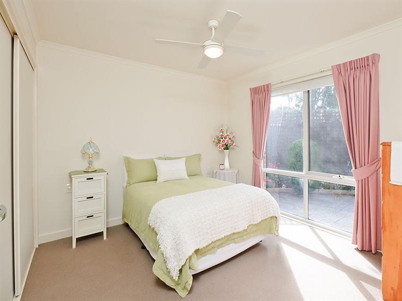 6 Harvest Walk, Roxburgh Park VIC 3064