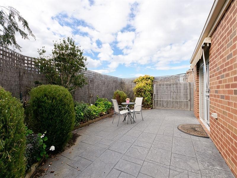 6 Harvest Walk, Roxburgh Park VIC 3064