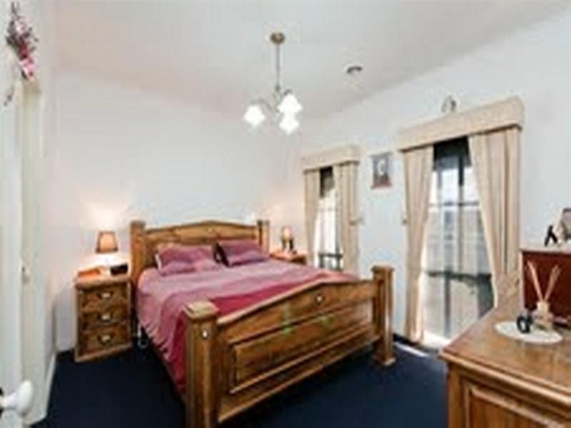 6 Sommeville Drive, Roxburgh Park VIC 3064