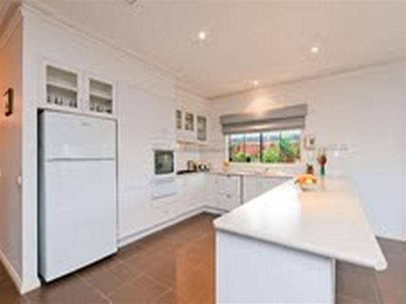 6 Sommeville Drive, Roxburgh Park VIC 3064