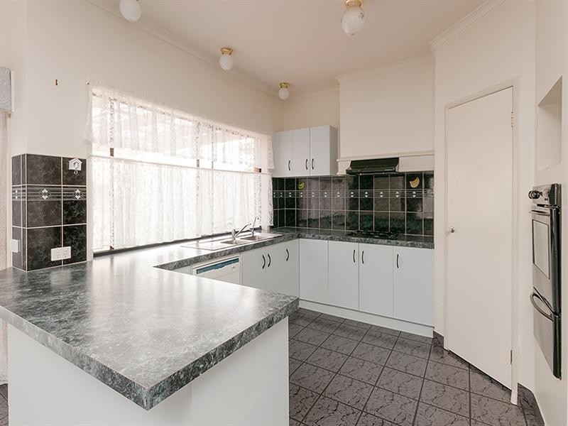 5 Hammond Place, Roxburgh Park VIC 3064