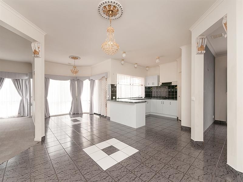 5 Hammond Place, Roxburgh Park VIC 3064