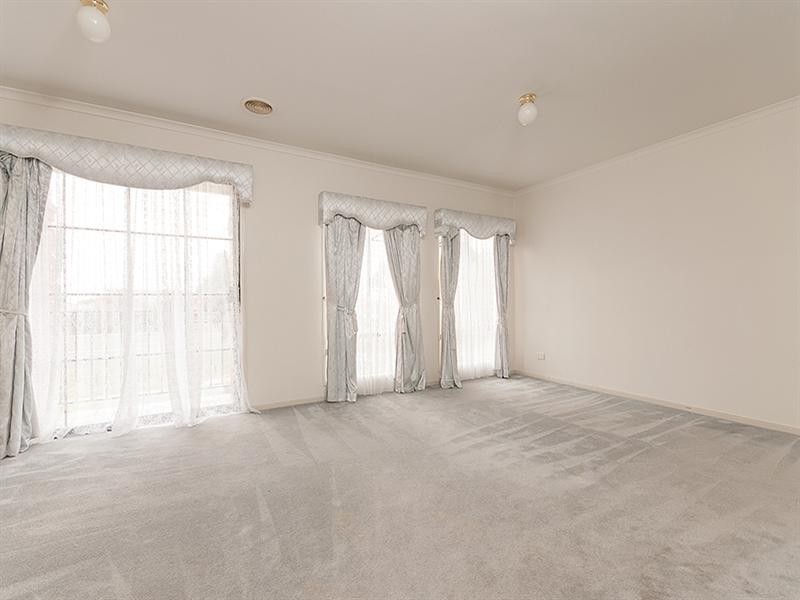 5 Hammond Place, Roxburgh Park VIC 3064