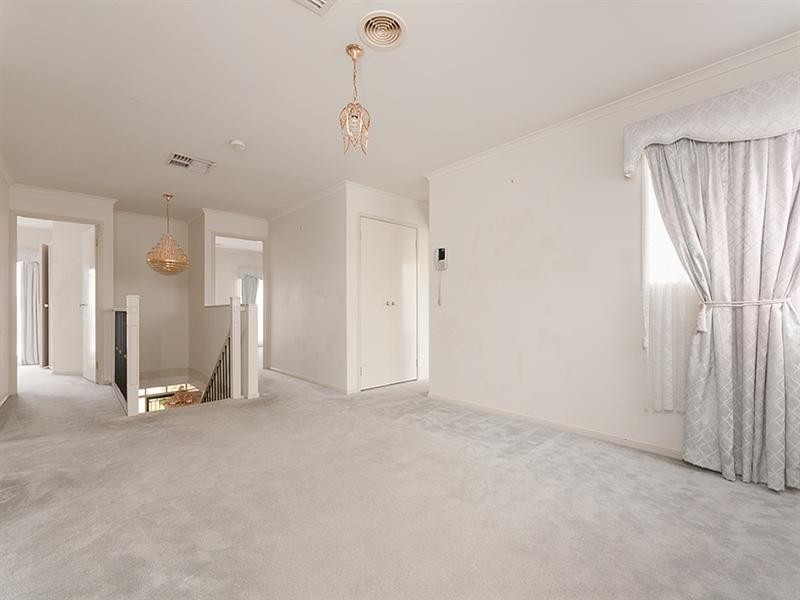 5 Hammond Place, Roxburgh Park VIC 3064