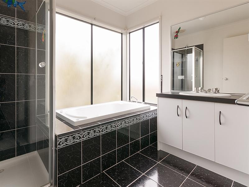 5 Hammond Place, Roxburgh Park VIC 3064