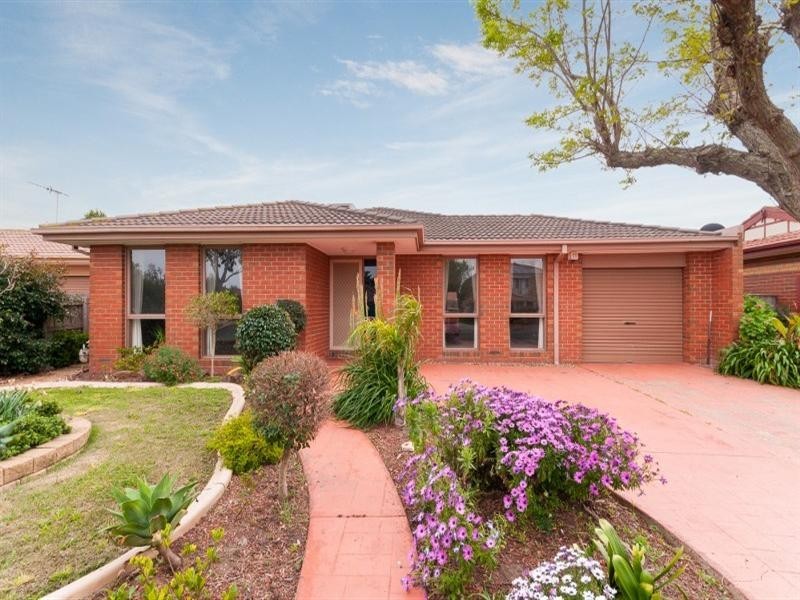 28 Yarcombe Crescent, Craigieburn VIC 3064