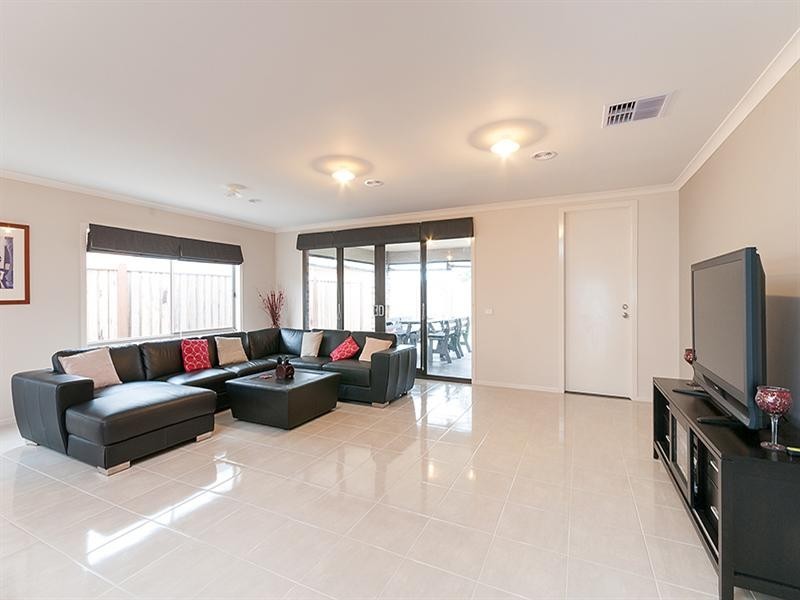 21 Lithgow Street, Beveridge VIC 3753