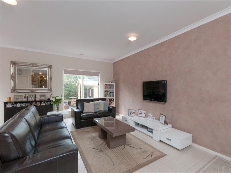 15 Cheltenham Close, Craigieburn VIC 3064