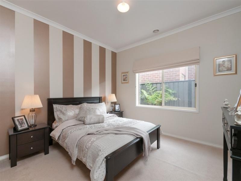 15 Cheltenham Close, Craigieburn VIC 3064