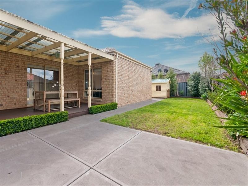 15 Cheltenham Close, Craigieburn VIC 3064