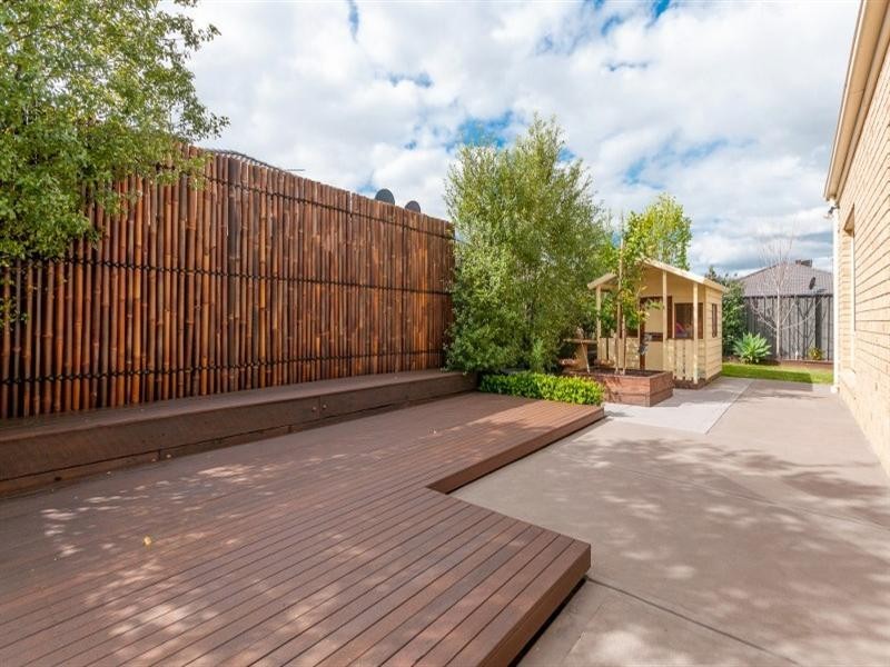15 Cheltenham Close, Craigieburn VIC 3064