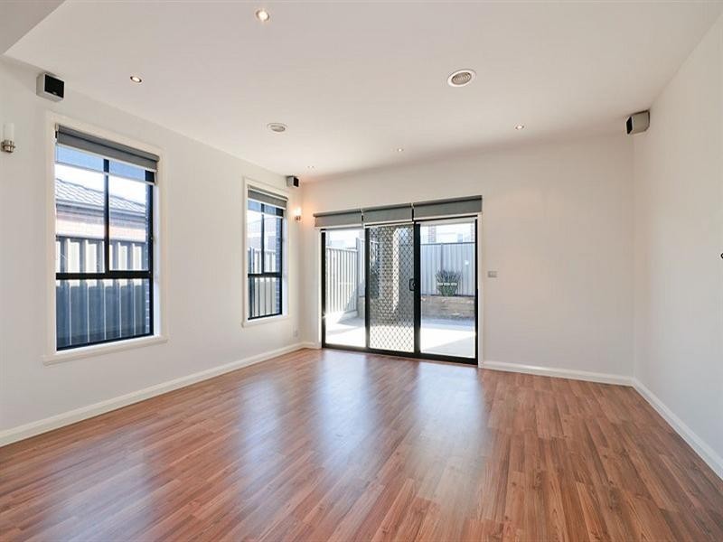 6 Ben Loman Circuit, Craigieburn VIC 3064