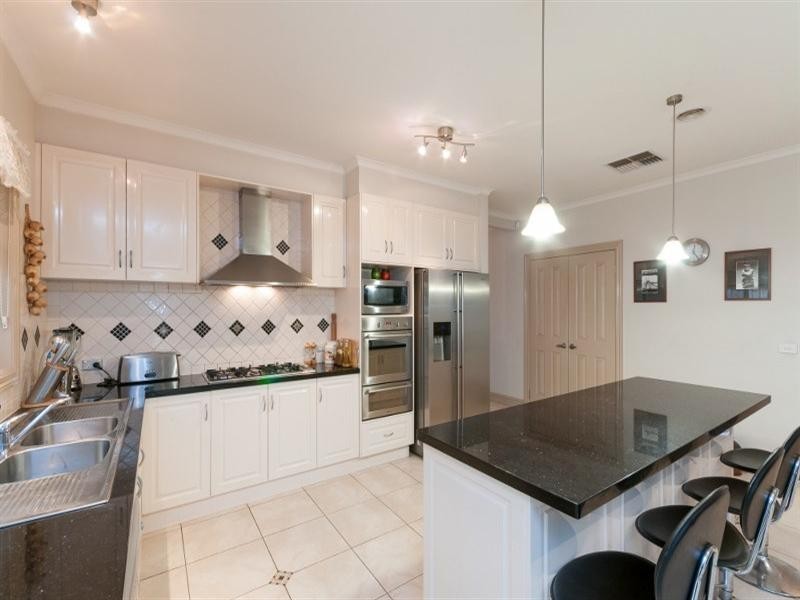 4 Lilac Close, Craigieburn VIC 3064