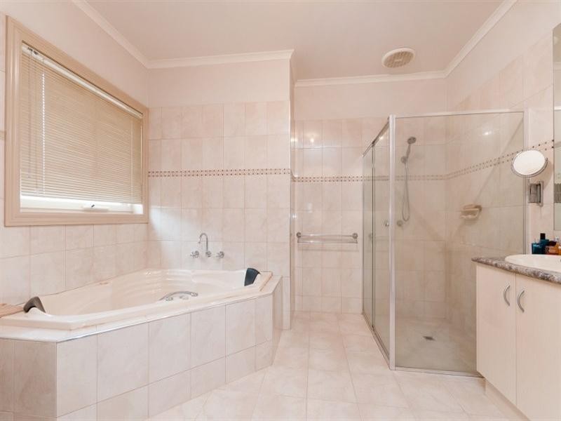 4 Lilac Close, Craigieburn VIC 3064