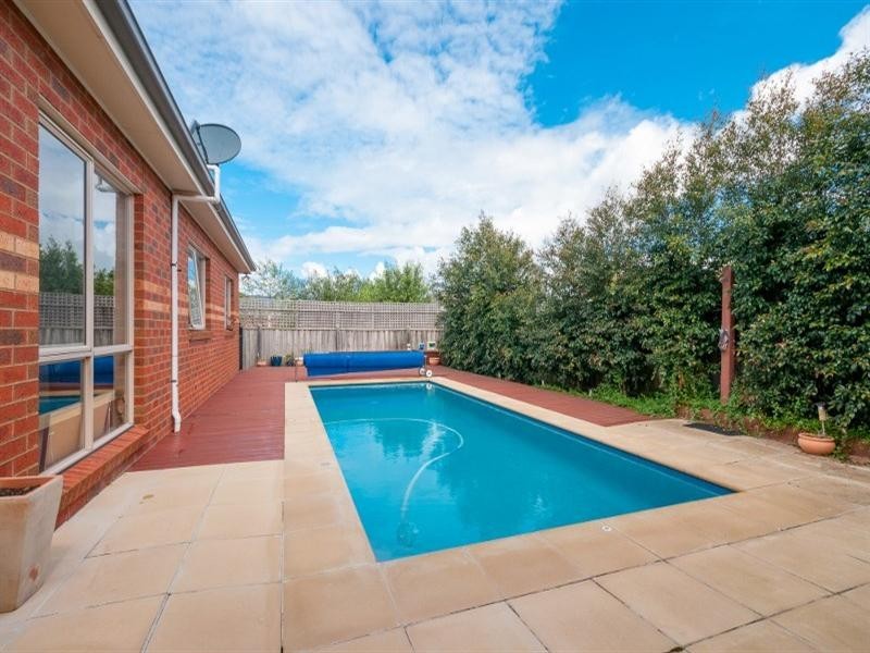 4 Lilac Close, Craigieburn VIC 3064