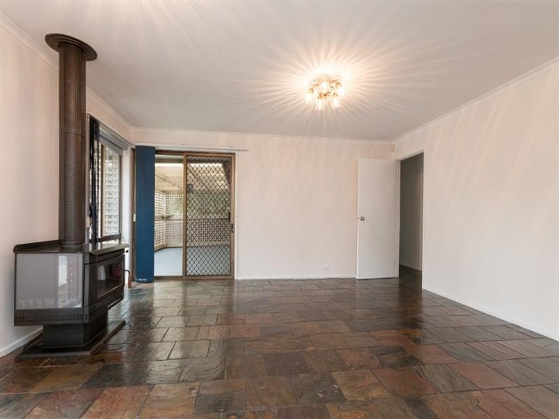 4 Axminster Drive, Craigieburn VIC 3064