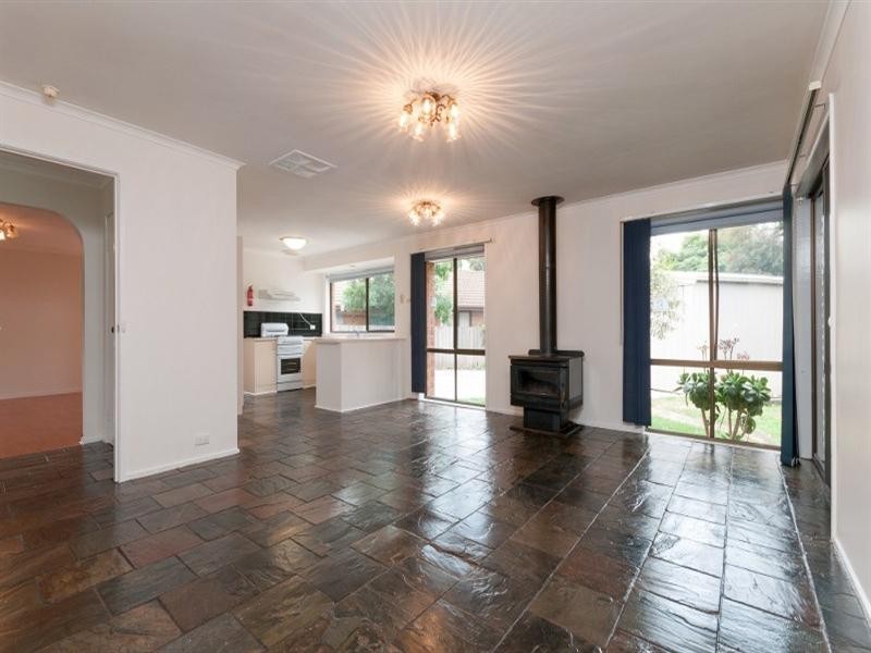 4 Axminster Drive, Craigieburn VIC 3064