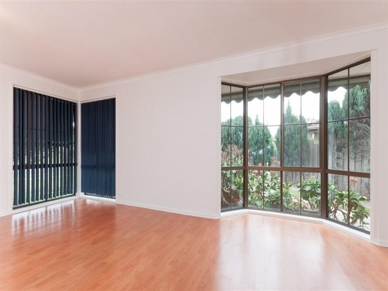 4 Axminster Drive, Craigieburn VIC 3064